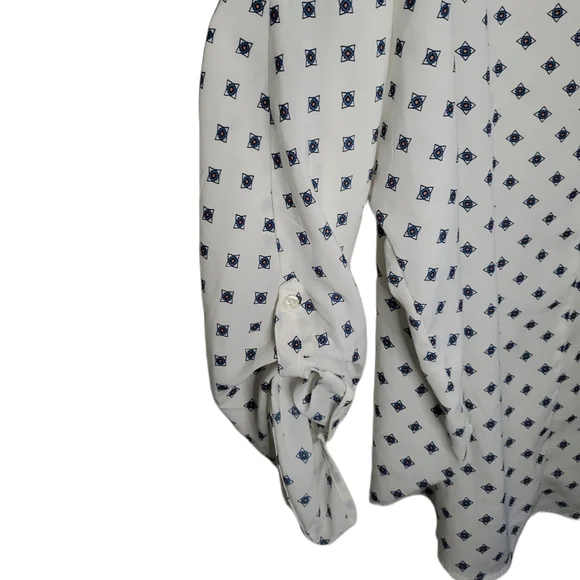 ABERCROMBIE & FITCH V-Neck Tie Front Roll Tab Sleeve Blouse - Picture 5 of 5